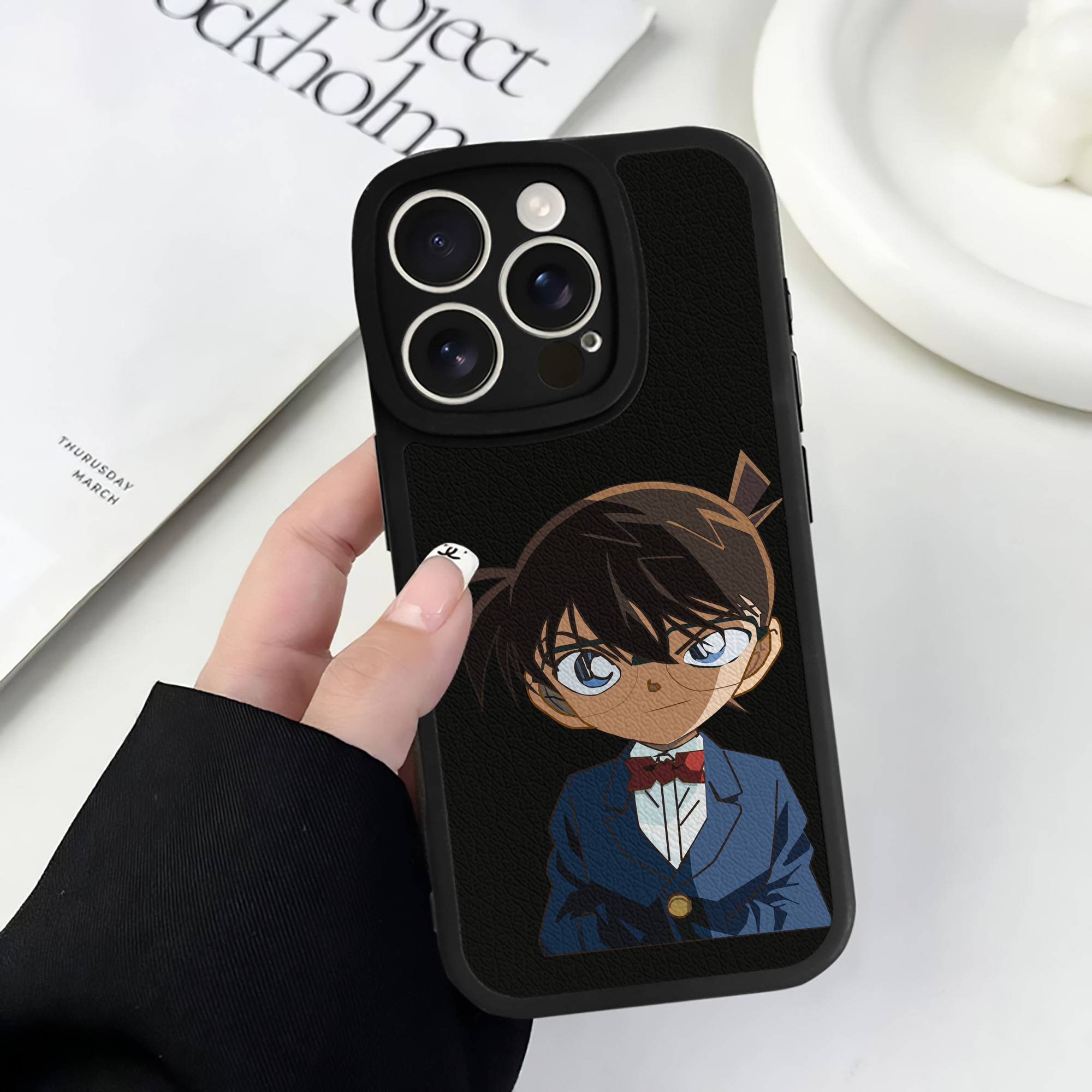 （画像用） 名探偵コナン 江戸川 コナン Detective Conan Conan Edogawa 【iPhone 16シリーズ対応】シリコンスマホケース（レザー調） 材質：シリコン